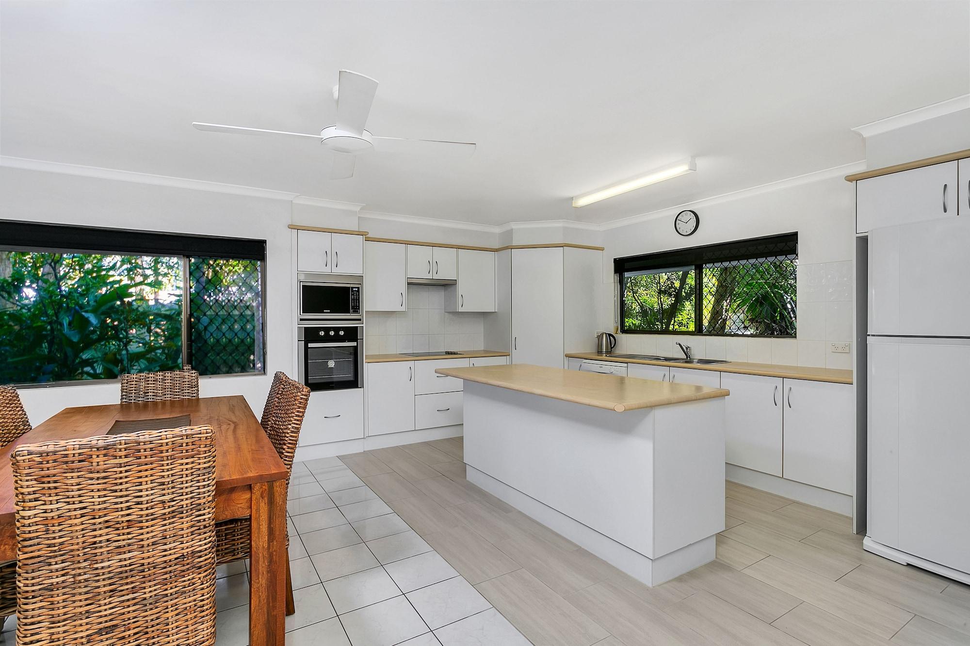 Roydon Beachfront Apartments Trinity Beach Luaran gambar