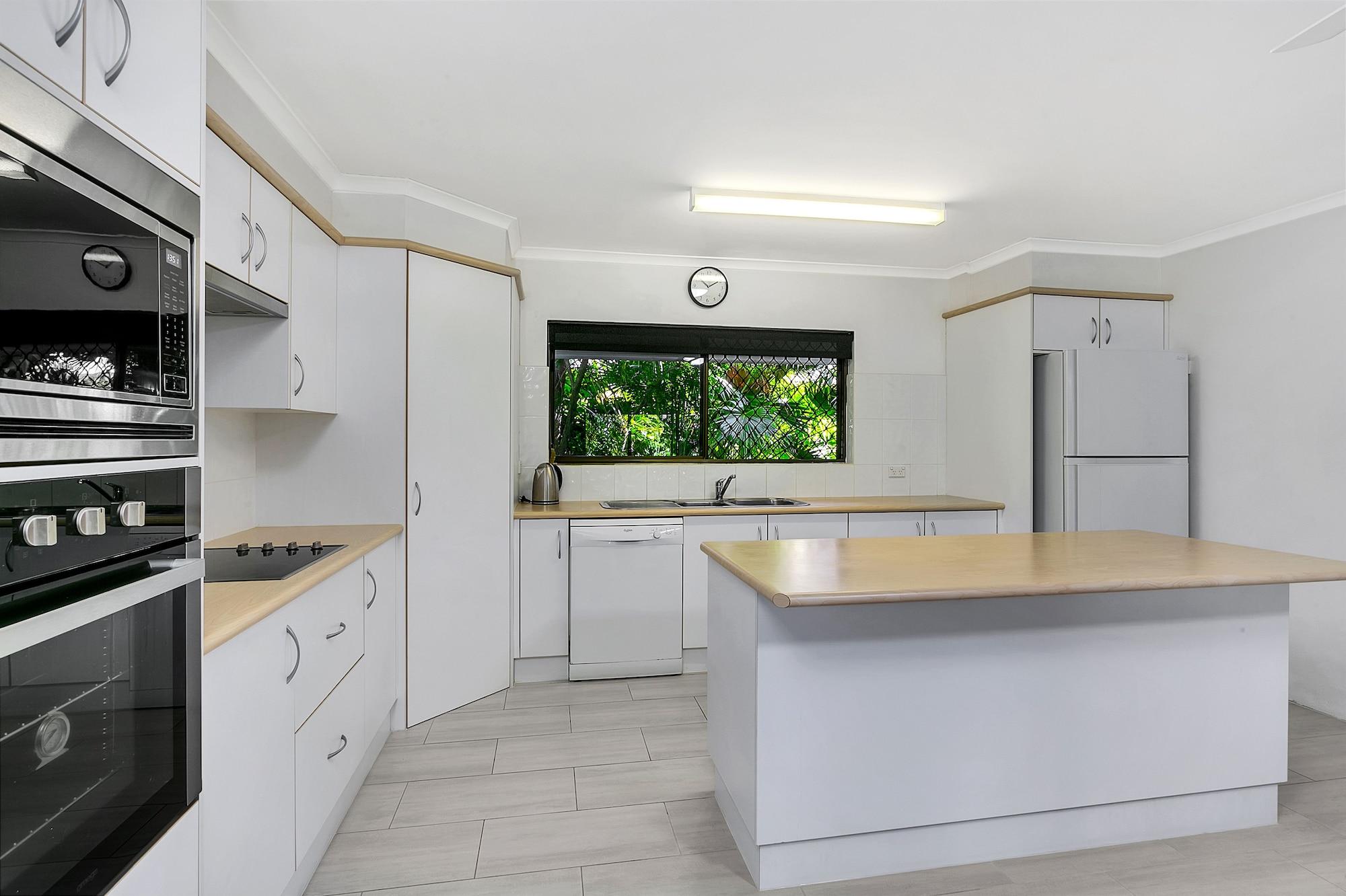 Roydon Beachfront Apartments Trinity Beach Luaran gambar