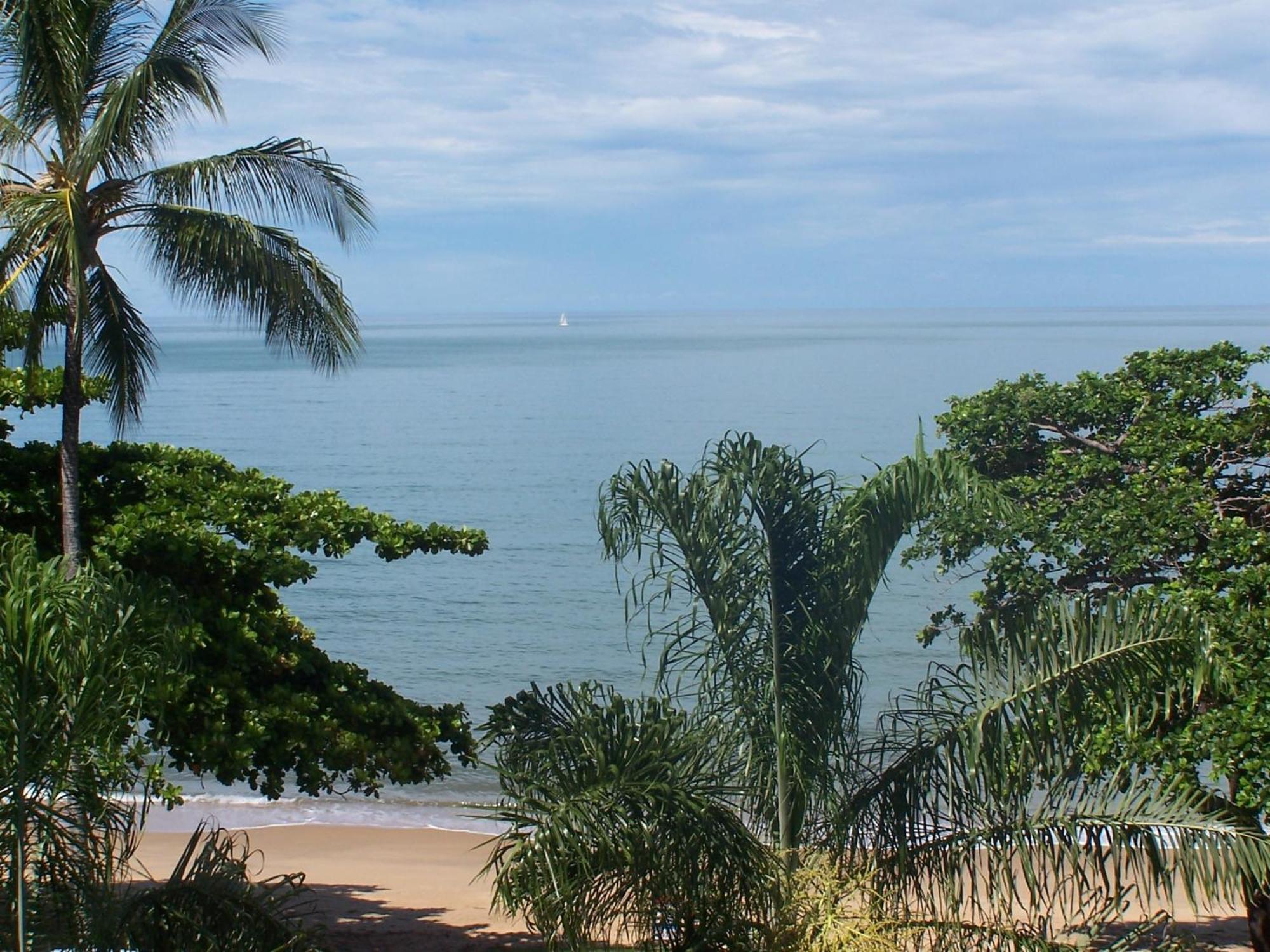 Roydon Beachfront Apartments Trinity Beach Luaran gambar
