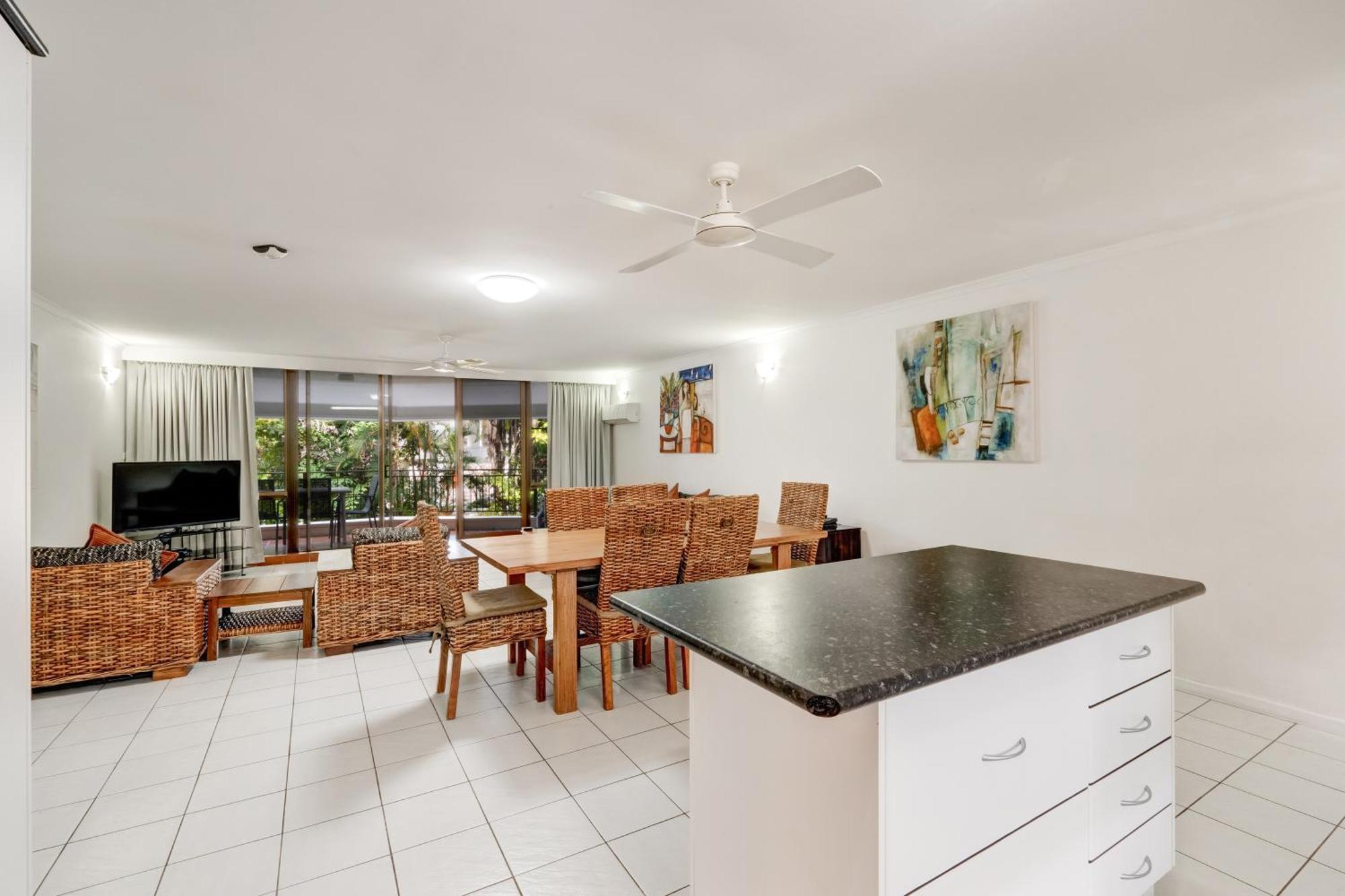 Roydon Beachfront Apartments Trinity Beach Luaran gambar