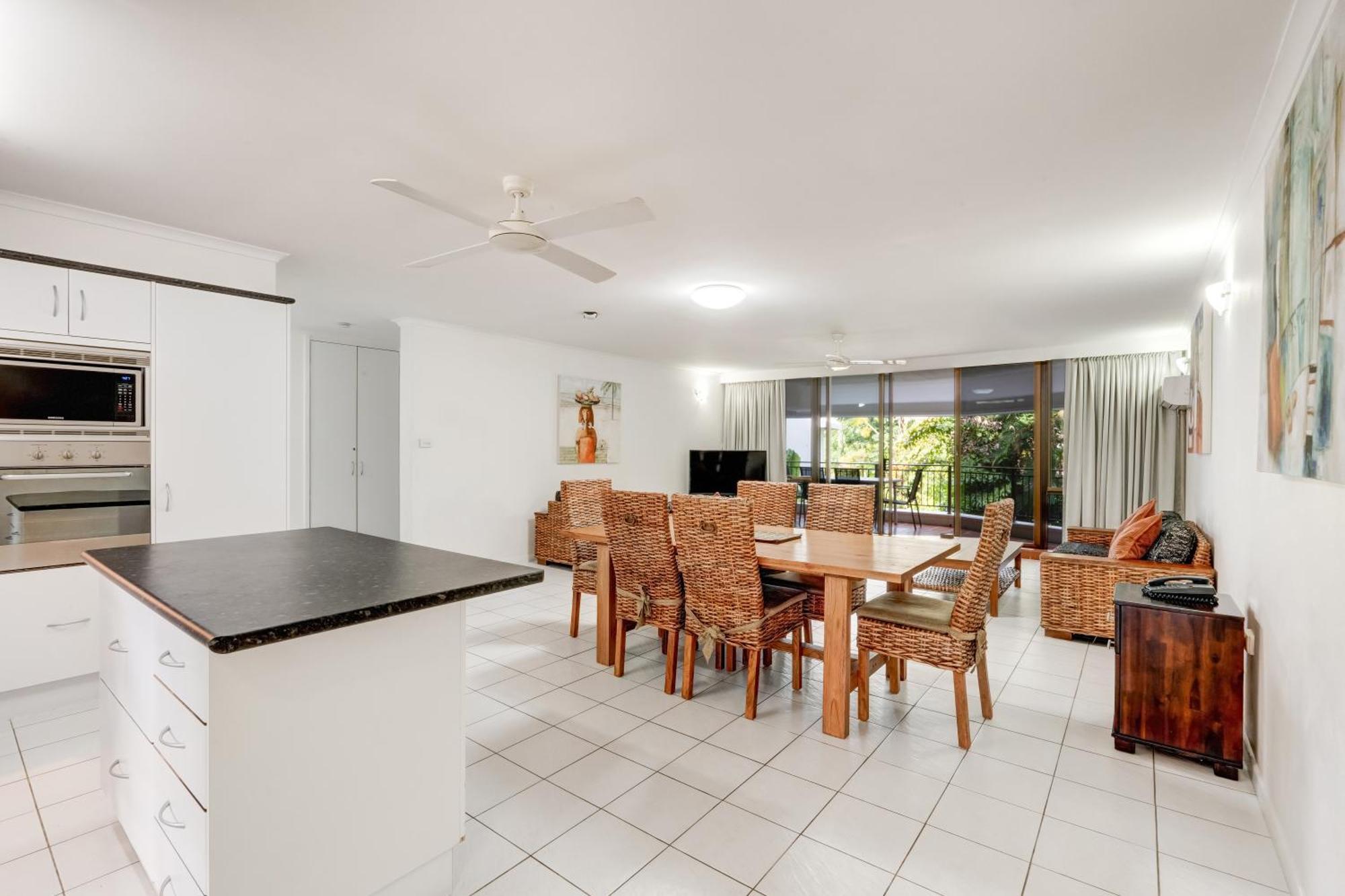 Roydon Beachfront Apartments Trinity Beach Luaran gambar
