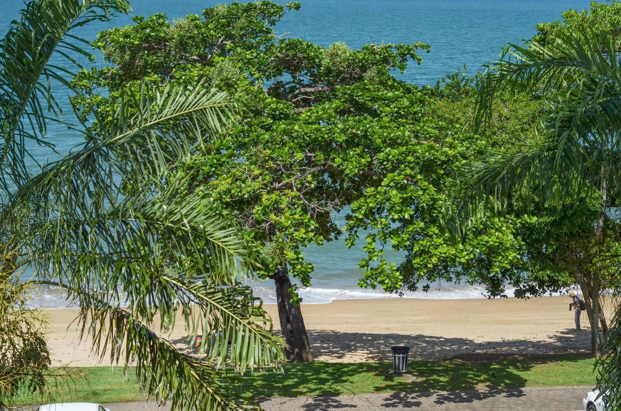 Roydon Beachfront Apartments Trinity Beach Luaran gambar