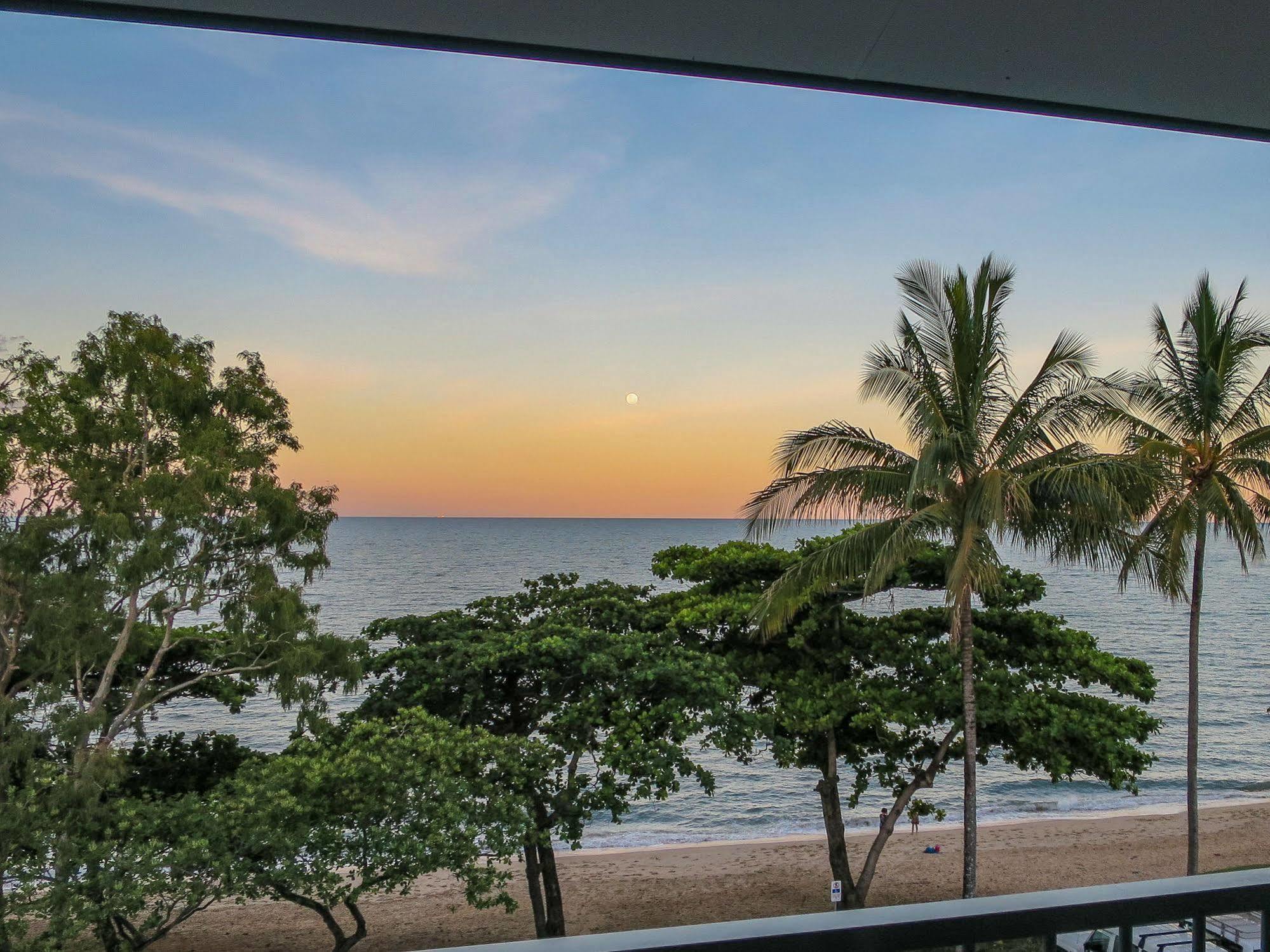 Roydon Beachfront Apartments Trinity Beach Luaran gambar