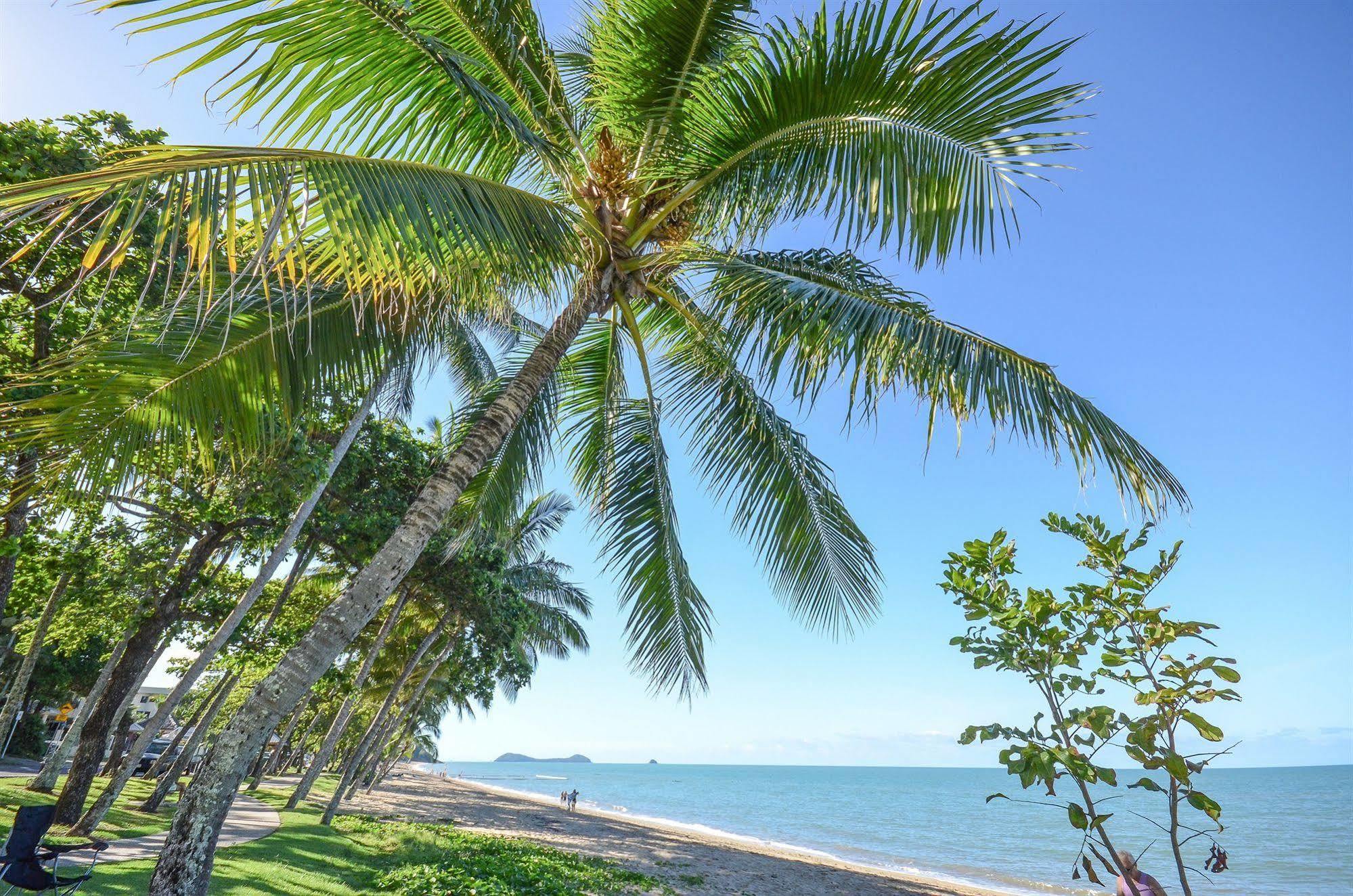 Roydon Beachfront Apartments Trinity Beach Luaran gambar