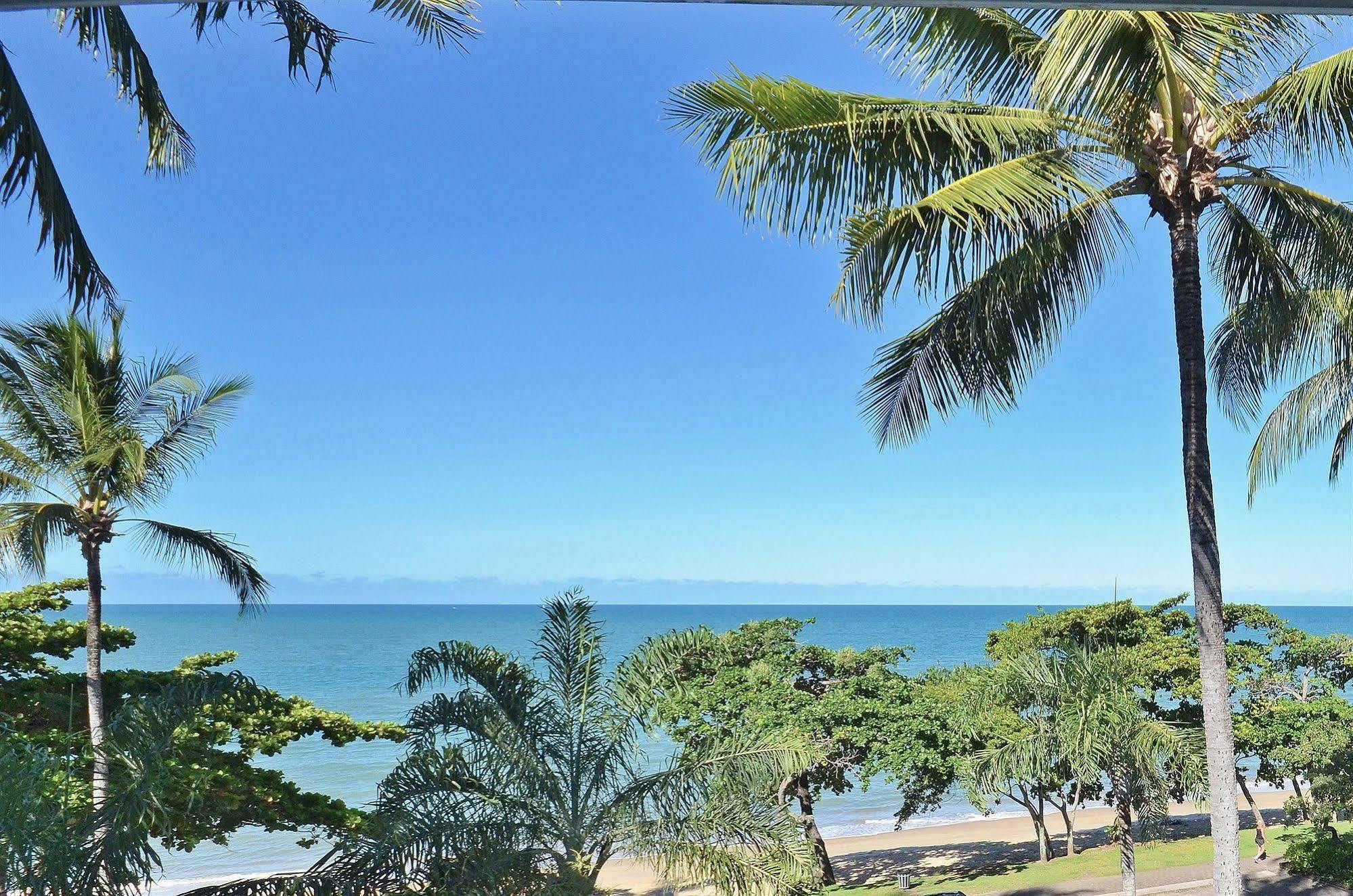 Roydon Beachfront Apartments Trinity Beach Luaran gambar