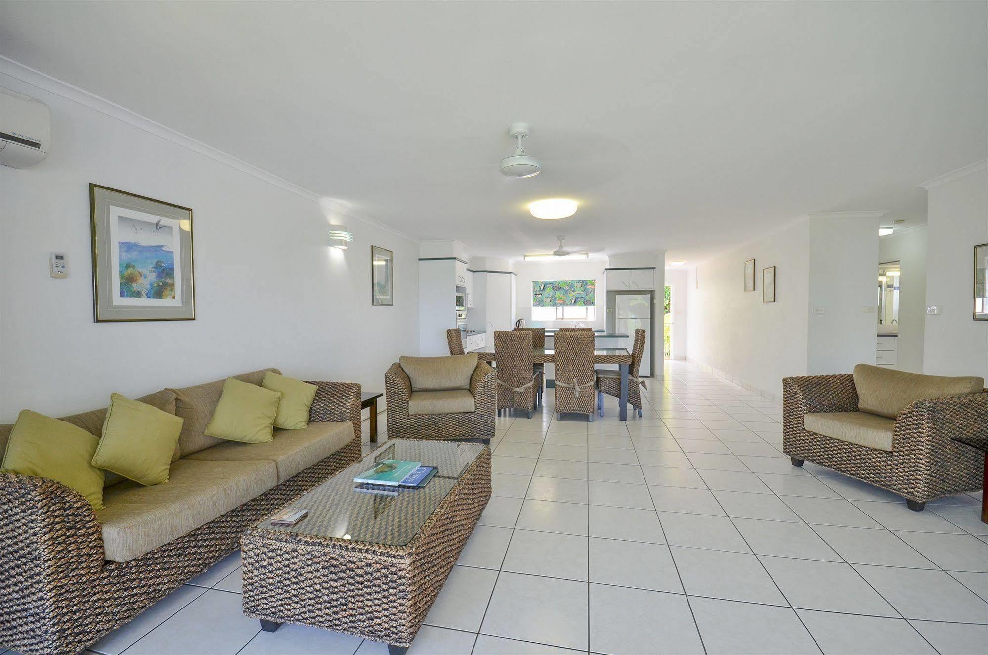 Roydon Beachfront Apartments Trinity Beach Luaran gambar